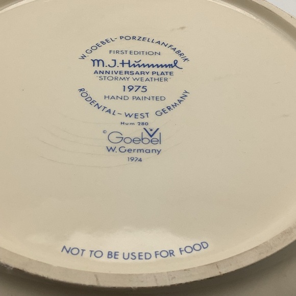 Vintage 1975 First Edition M.J. Hummel Anniversary 10”  Stormy Weather Plate - Picture 12 of 13